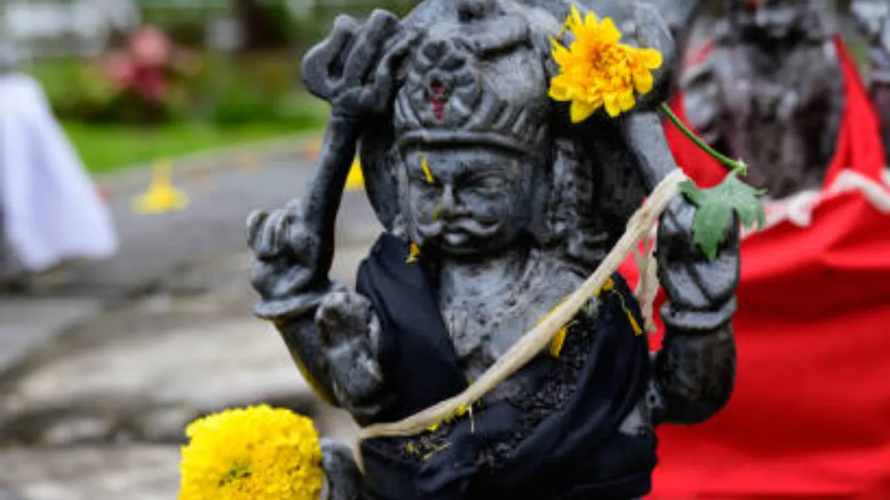 Shani Dev: శని దేవుడితో పెట్టుకుంటే అంతే సంగతి!