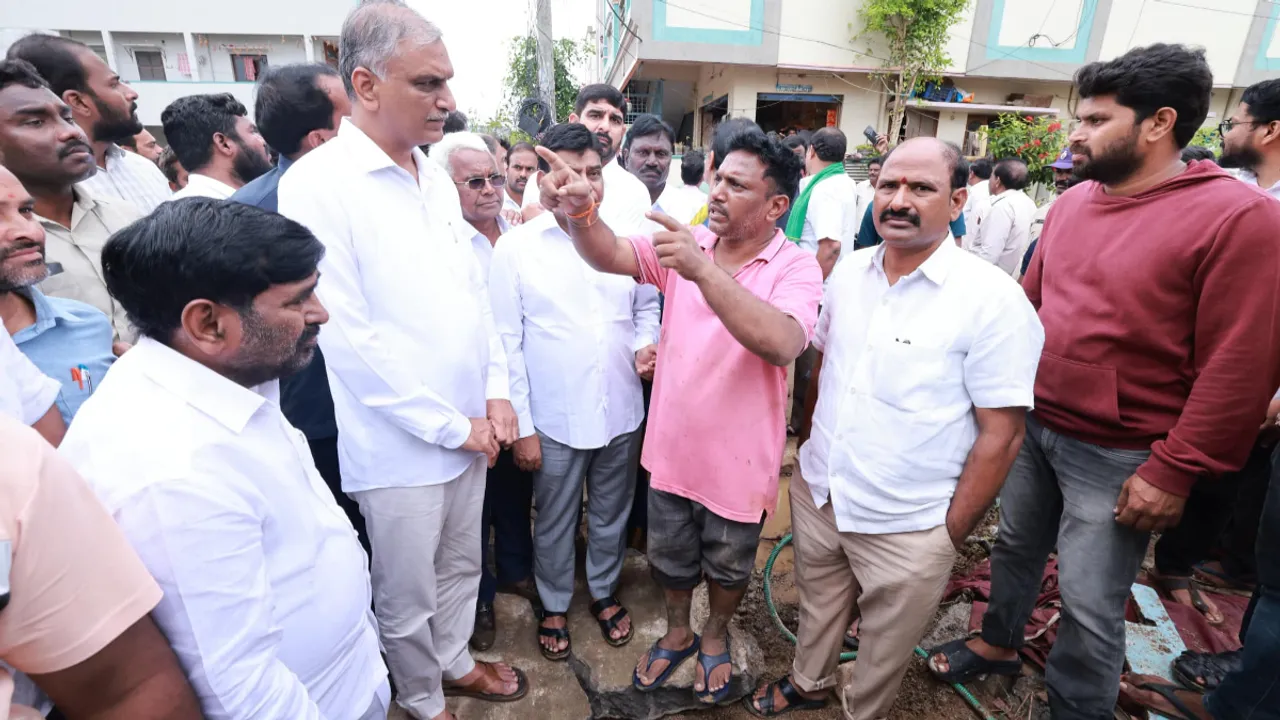 నెల జీతం విరాళం ప్రకటించిన బీఆర్ఎస్ ఎమ్మెల్యేలు, ఎంపీలు