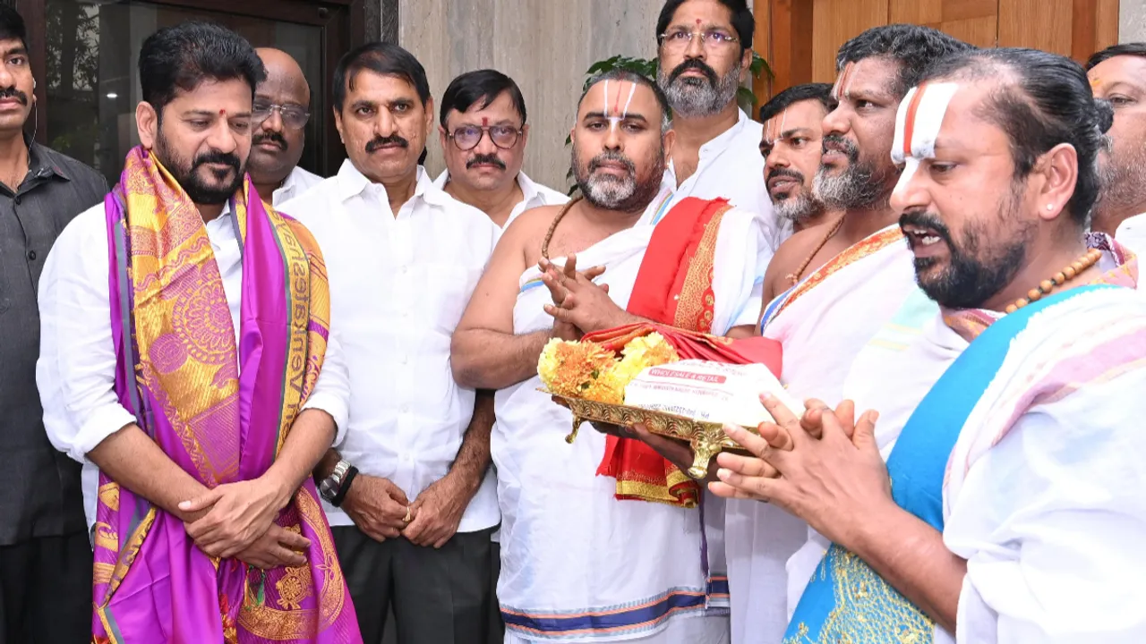 ఖైరతాబాద్ గణేశ్ ఉత్సవాలకు రావాలని సీఎంకు ఆహ్వానం