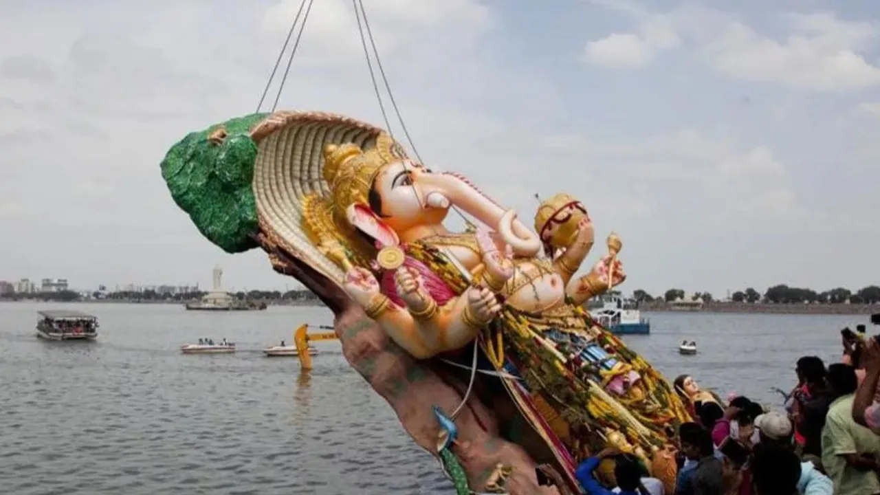 Hyderabad: హుస్సేన్‌సాగర్‌లో వినాయక నిమజ్జనం చేయొద్దు.. హైకోర్టులో పిటిషన్