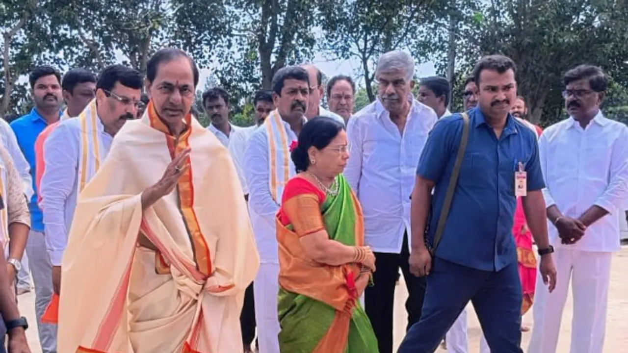 తన ఫామ్‌హౌస్‌లో కేసీఆర్‌ చండీహోమం