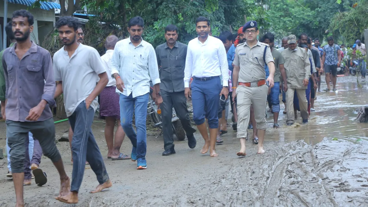 ఖమ్మం ముంపు ప్రాంతాల్లో కలెక్టర్, సీపీ