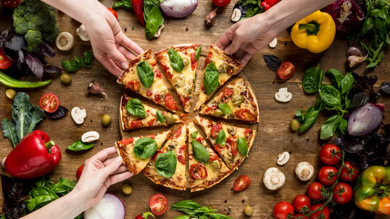 Pizza: పిజ్జాలు తింటే ప్రమాదంలో పడ్డట్లే.. ఈ విషయం తప్పక తెలుసుకోండి!