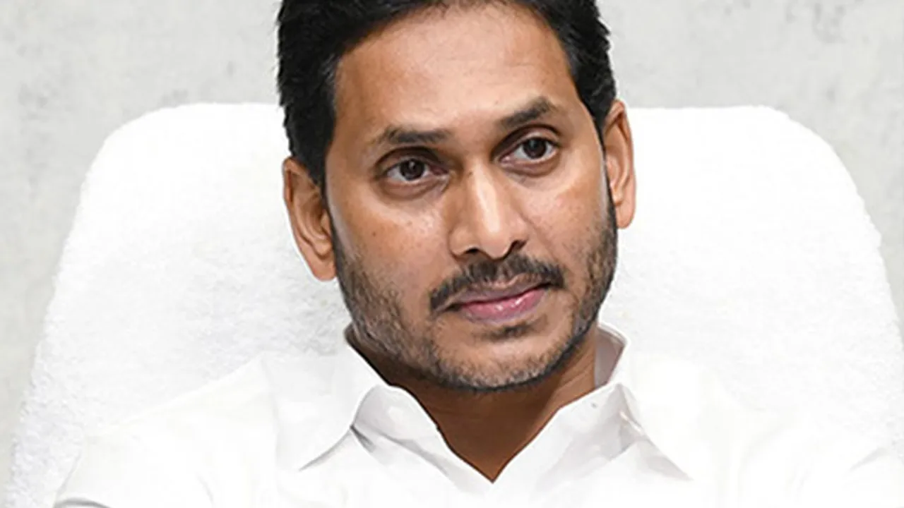 AP: వైసీపీకి మరో బిగ్ షాక్.. కీలక నేత రాజీనామా..!