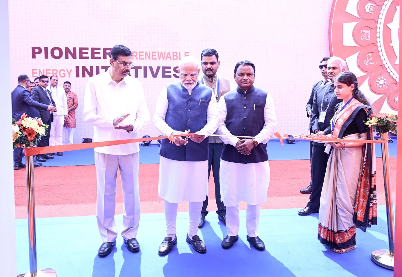 ଉତ୍କର୍ଷ ଓଡ଼ିଶା-ମେକ୍ ଇନ୍ ଓଡ଼ିଶା କନକ୍ଲେଭ୍ ୨୦୨୫କୁ ଉଦ୍‌ଘାଟନ କରୁଛନ୍ତି ପ୍ରଧାନମନ୍ତ୍ରୀ ମୋଦୀ।