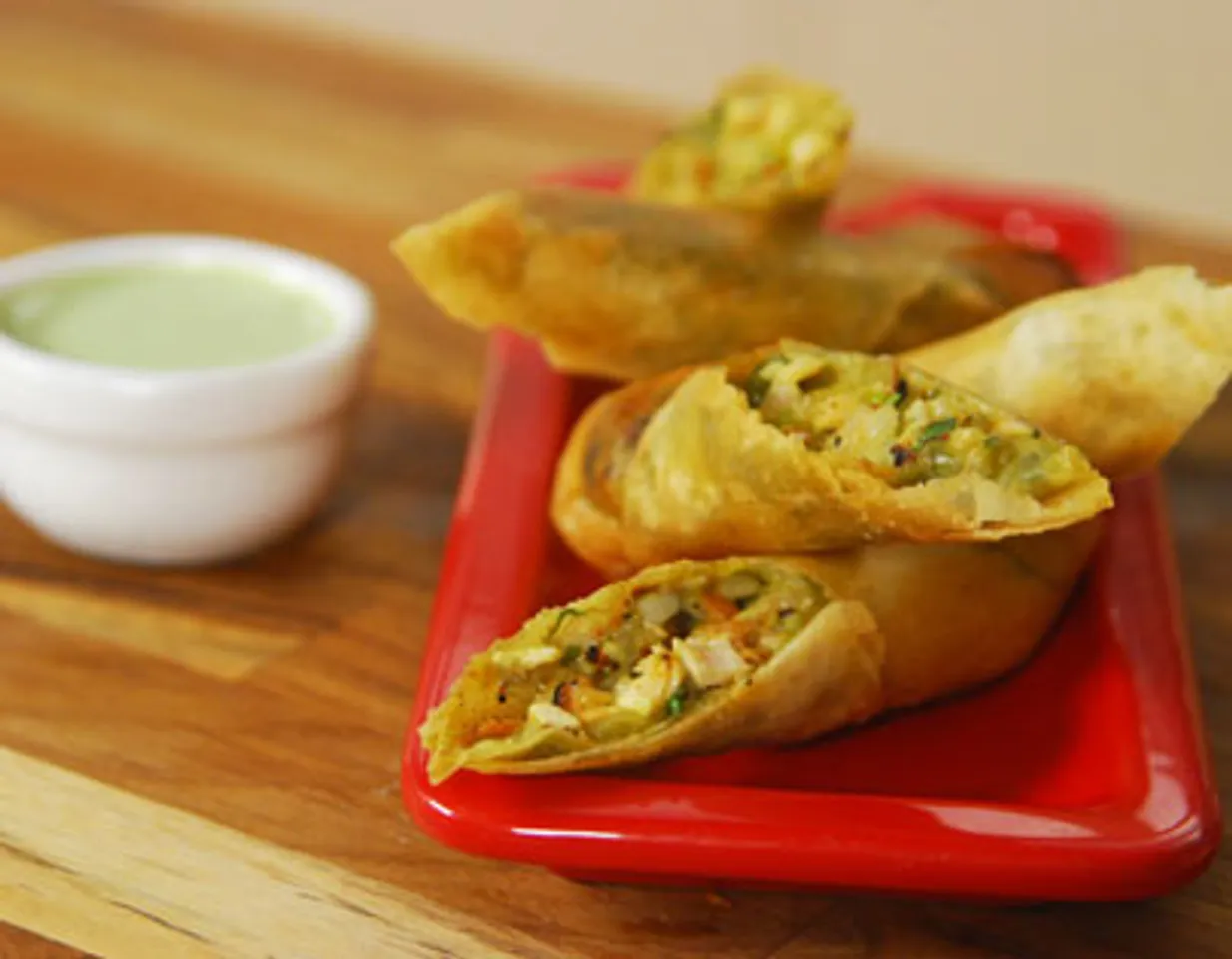 चिकन टिक्का स्प्रिंग रोल्ज़
