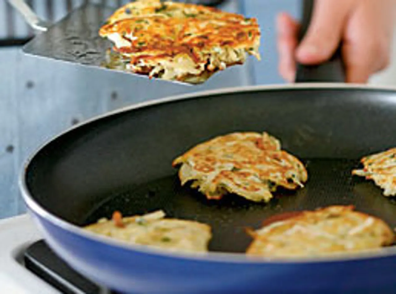 why shouldnt you crowd a pan with food when frying