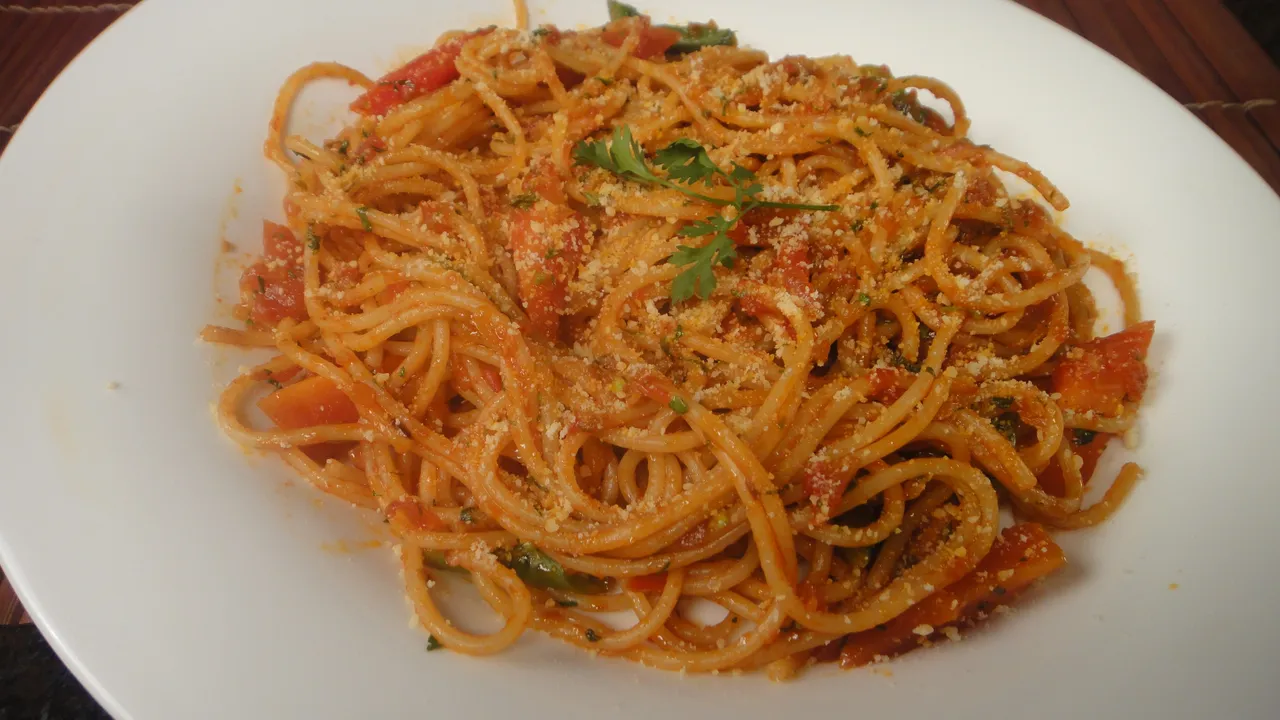 Spaghetti in Chunky Tomato Sauce - Website - T