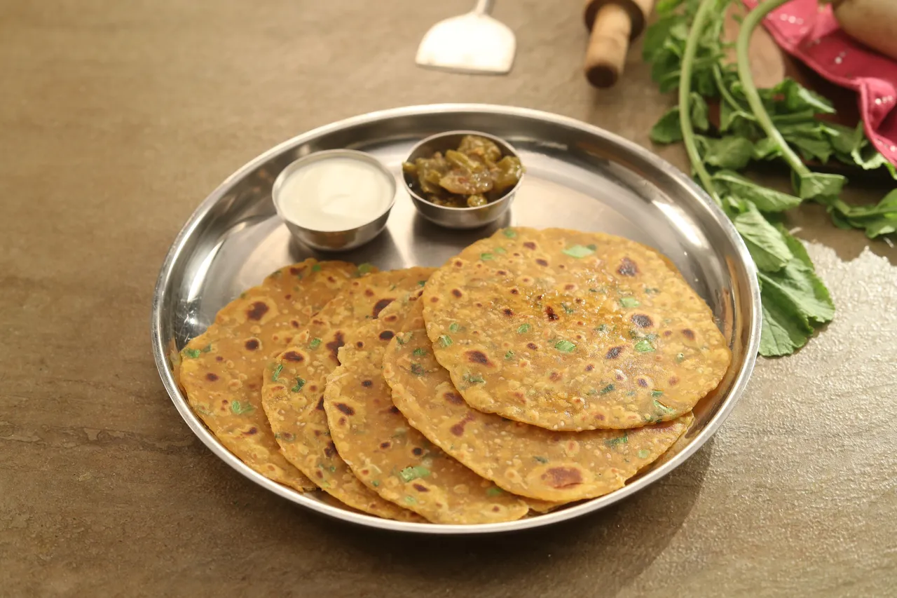 Mooli Thepla - YT.JPG