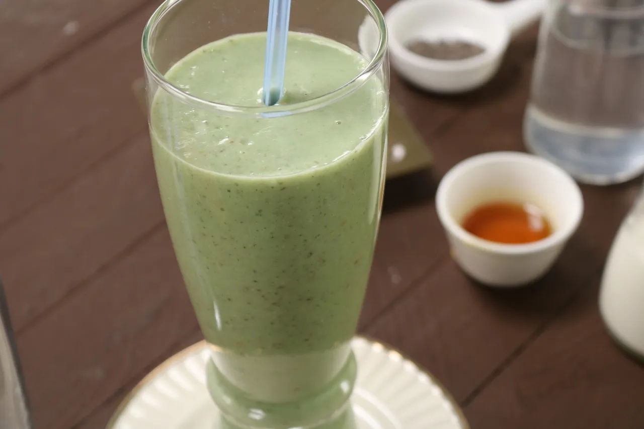 Pineapple Chia Smoothie - YT