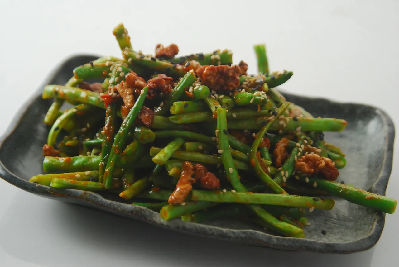Chilli Bean Salad with Caramelized Walnuts - SKK