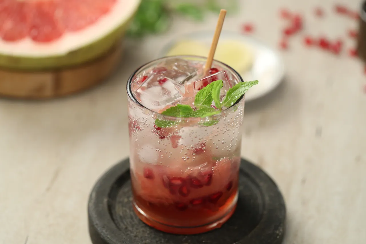 Pomegranate and Pomelo Mojito 1