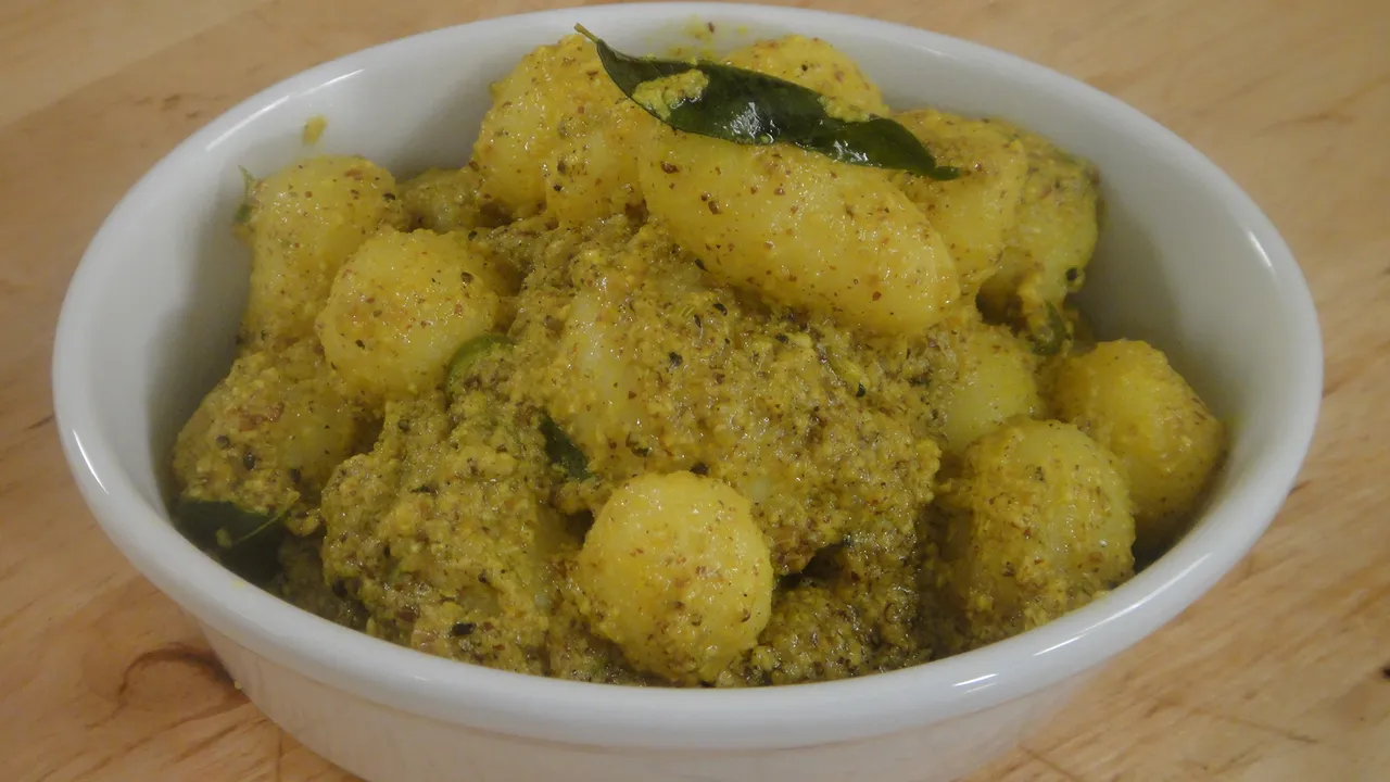 Achari Aloo in Dahi - YT.JPG