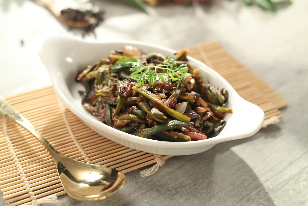 Pepper Bhindi Fry 1 - YT.JPG