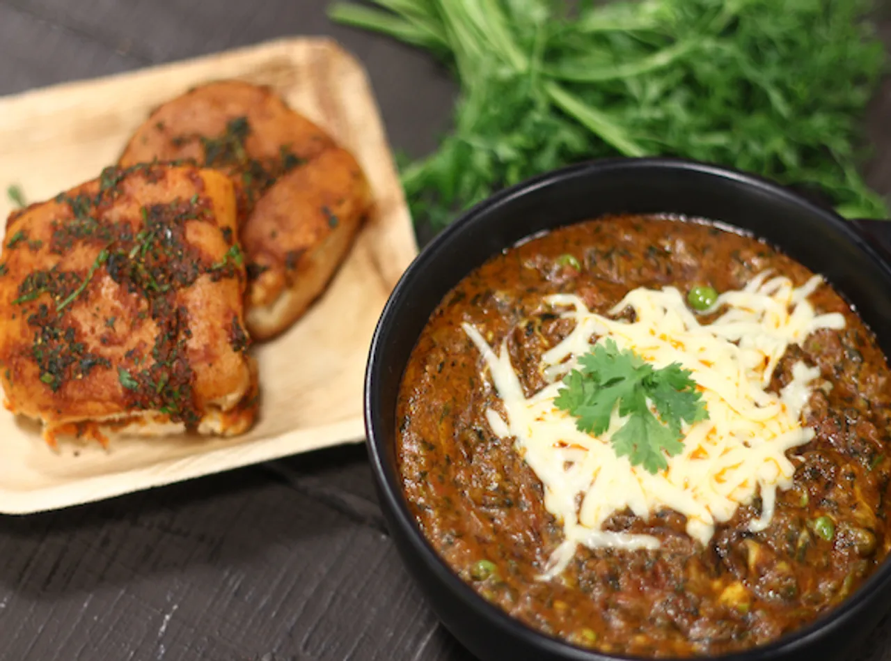 Cheesy Pav Bhaji