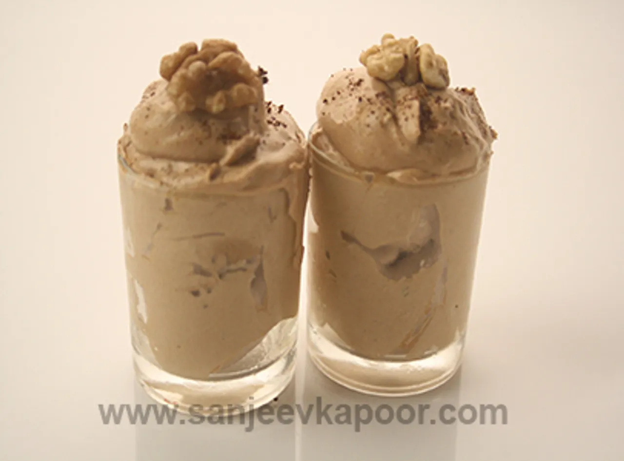 Coffee White Sauce and Walnut Parfait