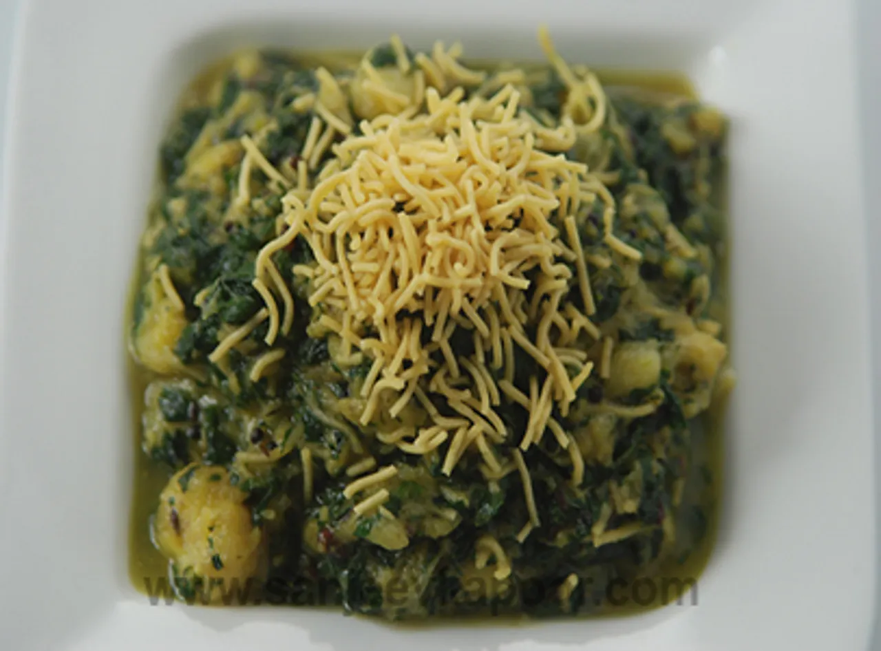 Methi Kela Sev