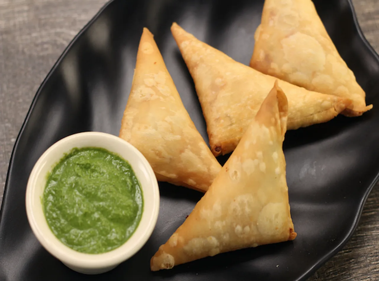 Corn Paneer Samosa 