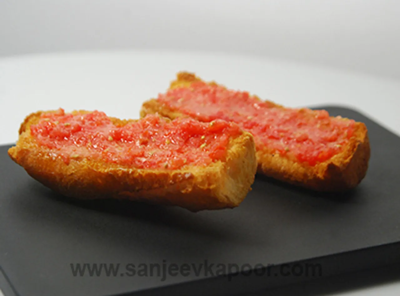 Tomato Bread with Garlic