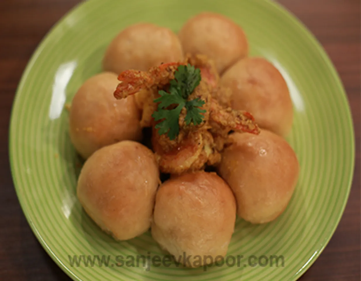 Pav with Chingri Maach