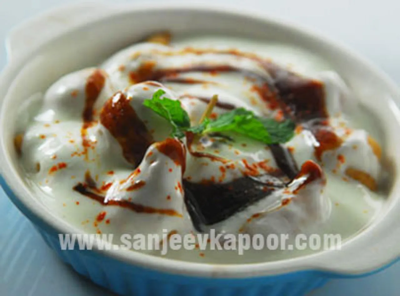 Teen Dal Ke Dahi Bhalle