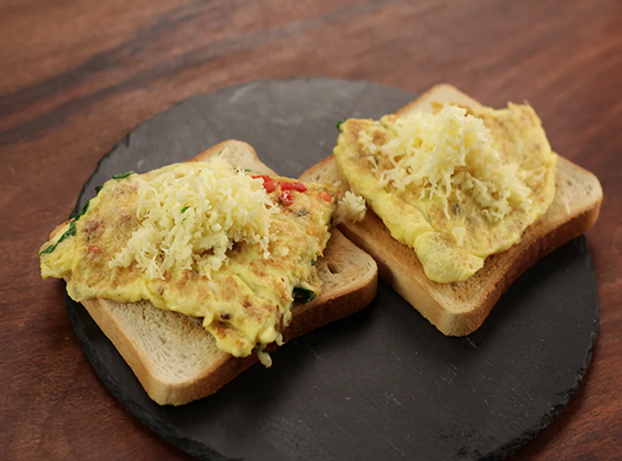 Rolled Cheese Omelette 