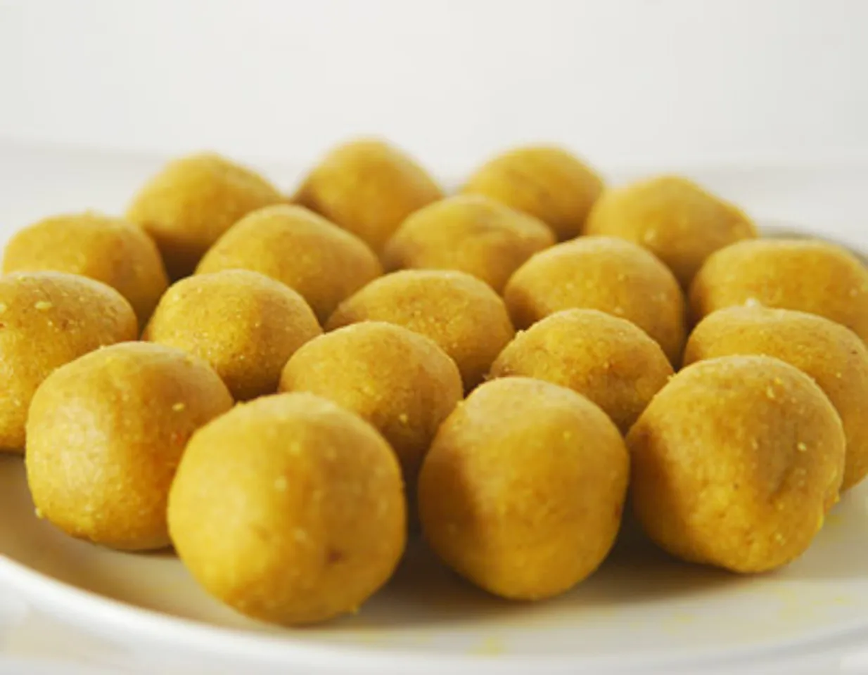 Kaju Khoya Besan Laddoo