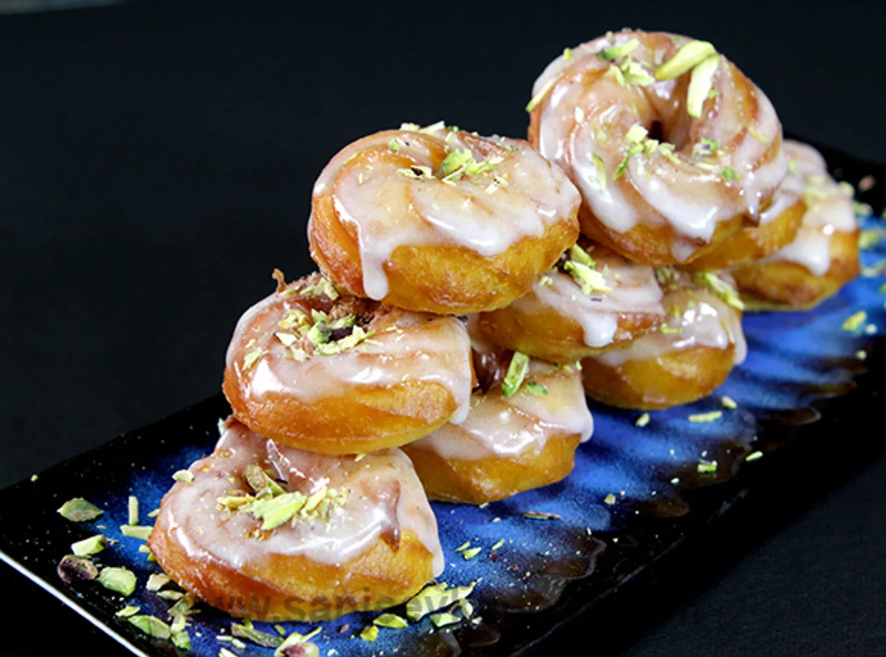 Elaichi Pista Crullers
