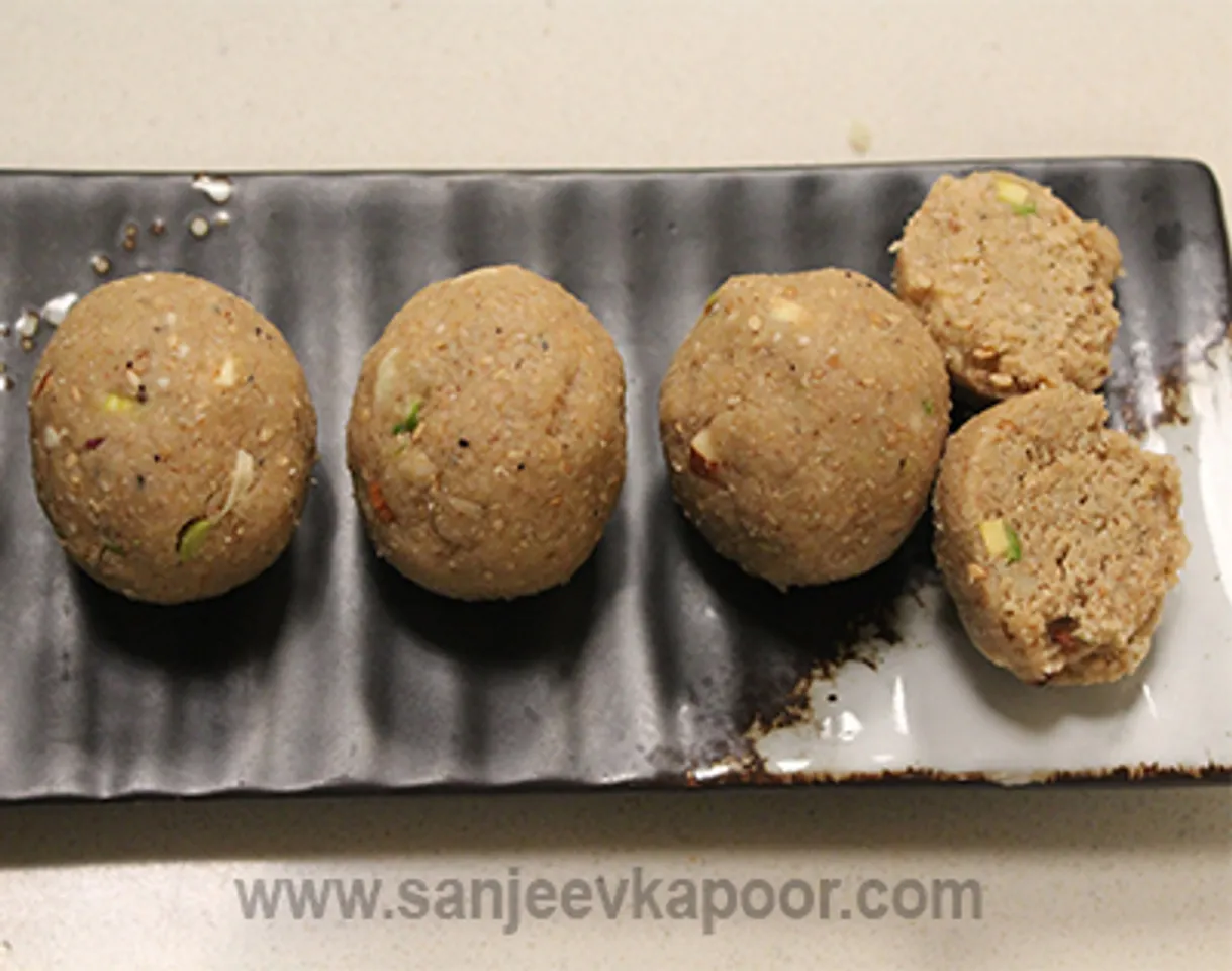 Mawa Til ke Laddoo
