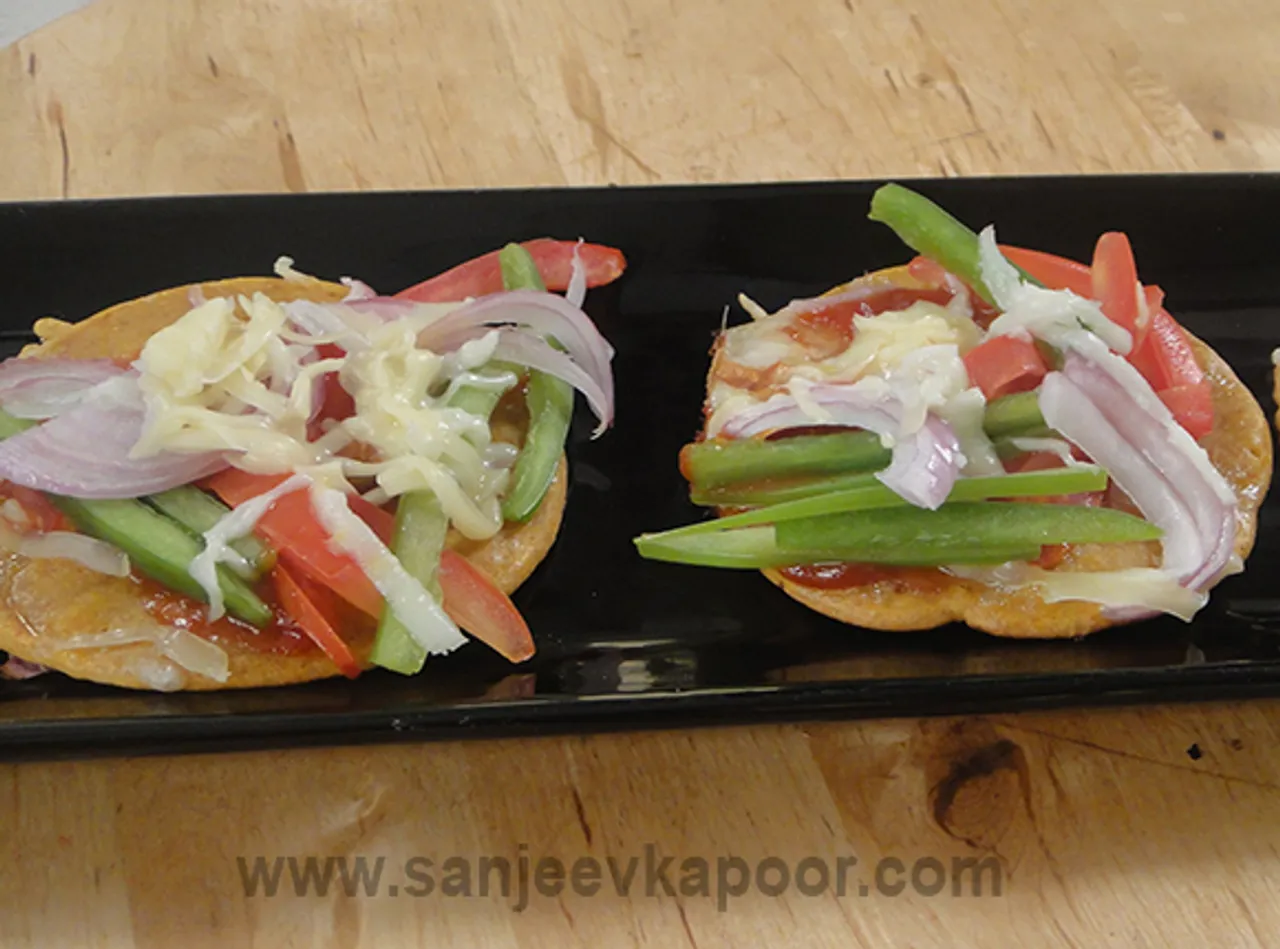Besan Cheela Pizza