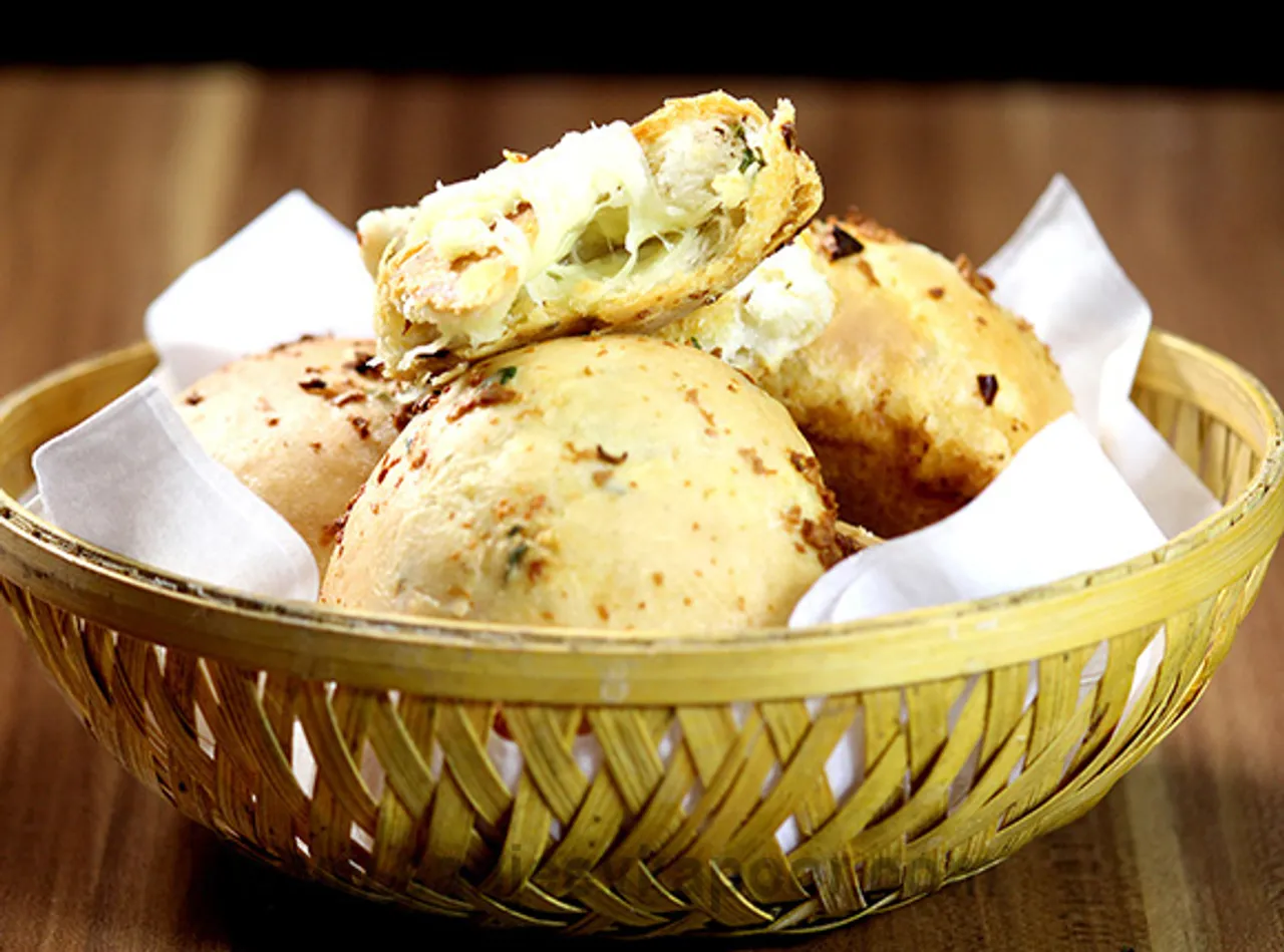 Cheesy Garlic Bombs