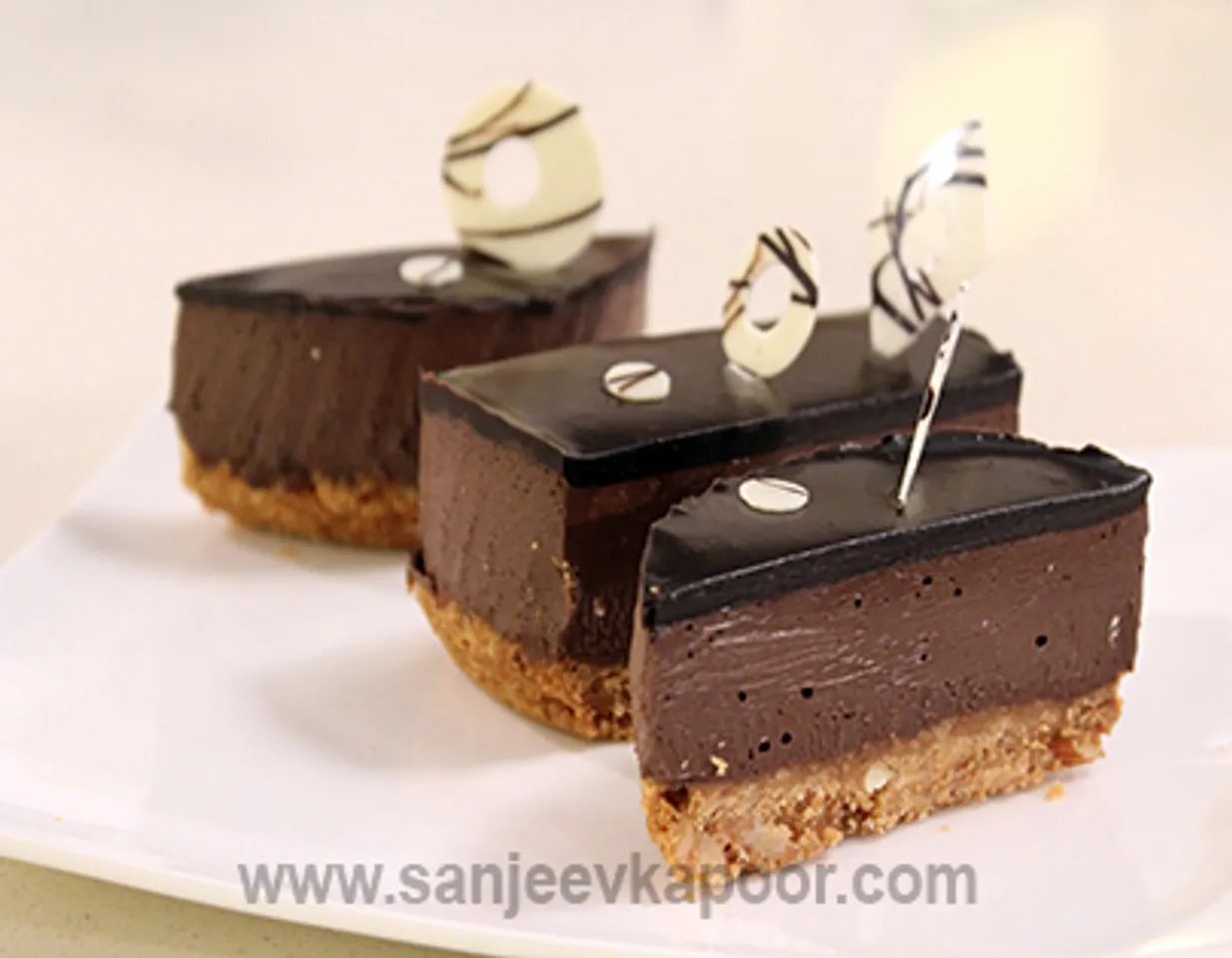 No Bake Chocolate Biscuit Cake