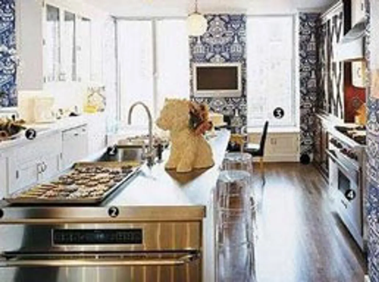 Makeover of your kitchen with a wallpaper border
