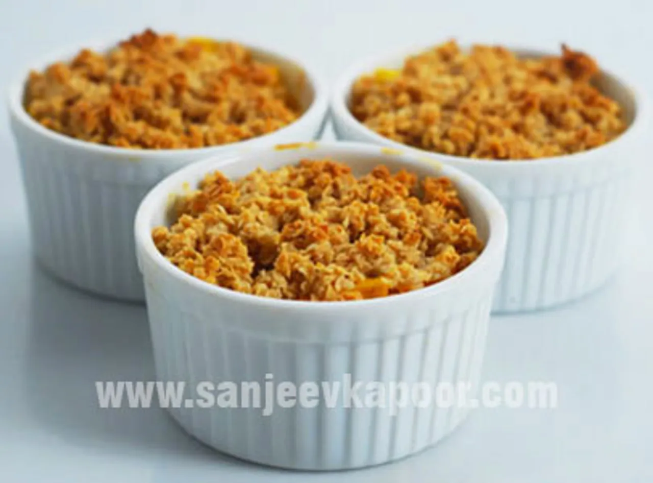 Mango Pineapple Oats Crumble