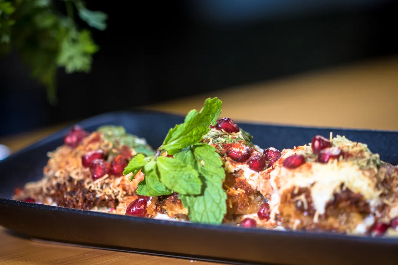 Lachchedar Aloo Tikki Chaat