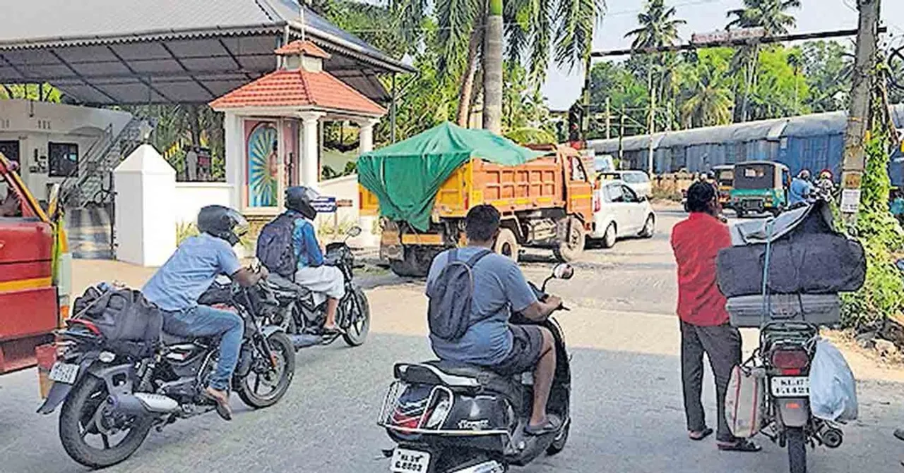 kureekad railway gate