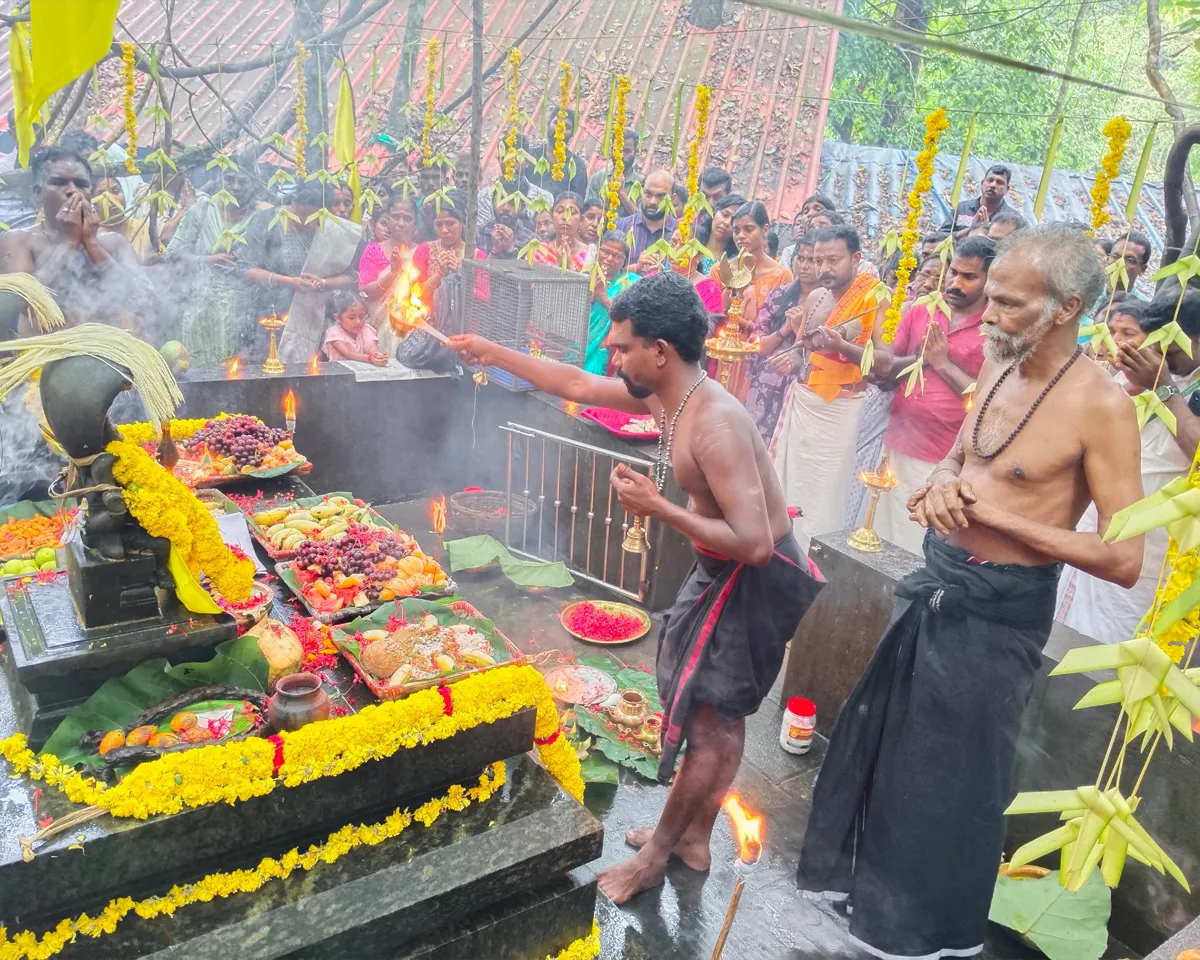 kalleli oorali mooppan kavu ayilya pooja