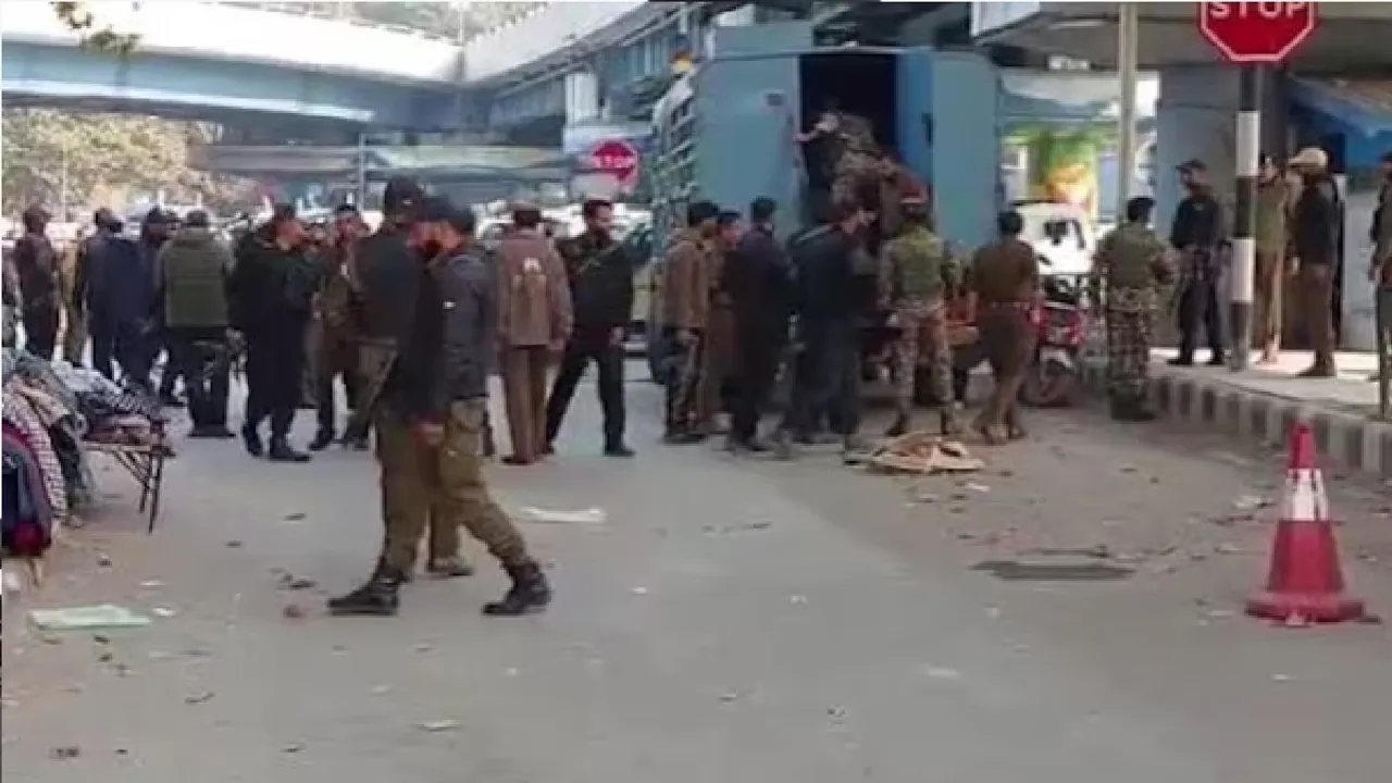 Grenade attack at Sunday market in Srinagar
