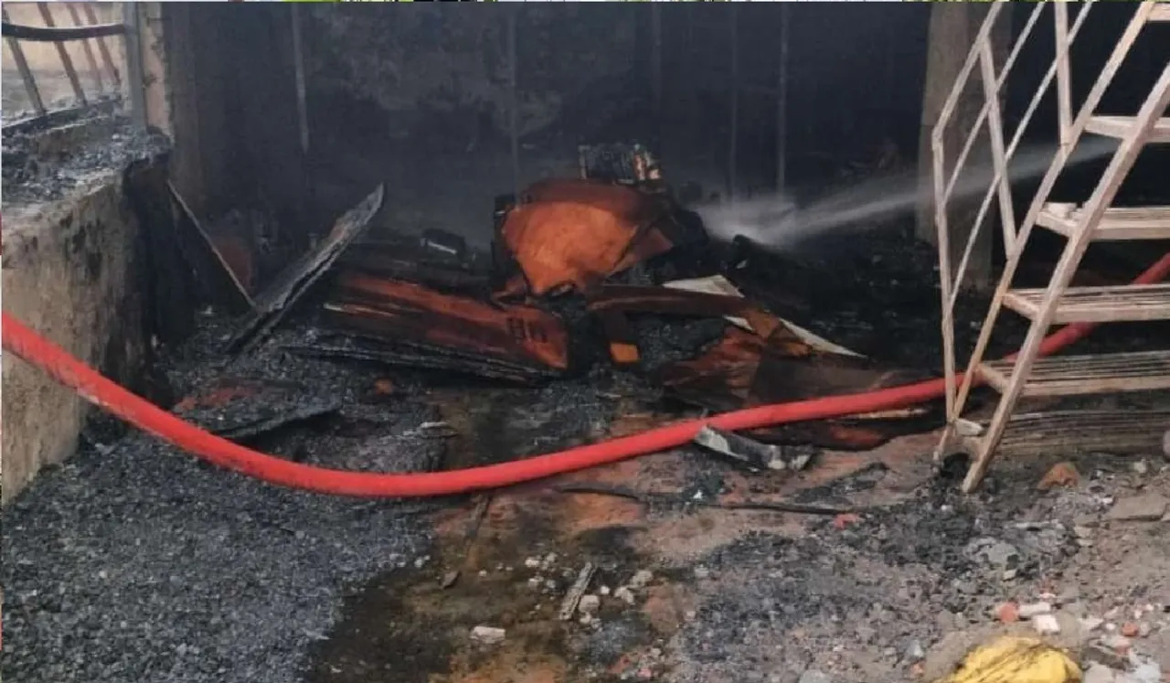 Tragic fire claims two lives in furniture factory at Kirti Nagar