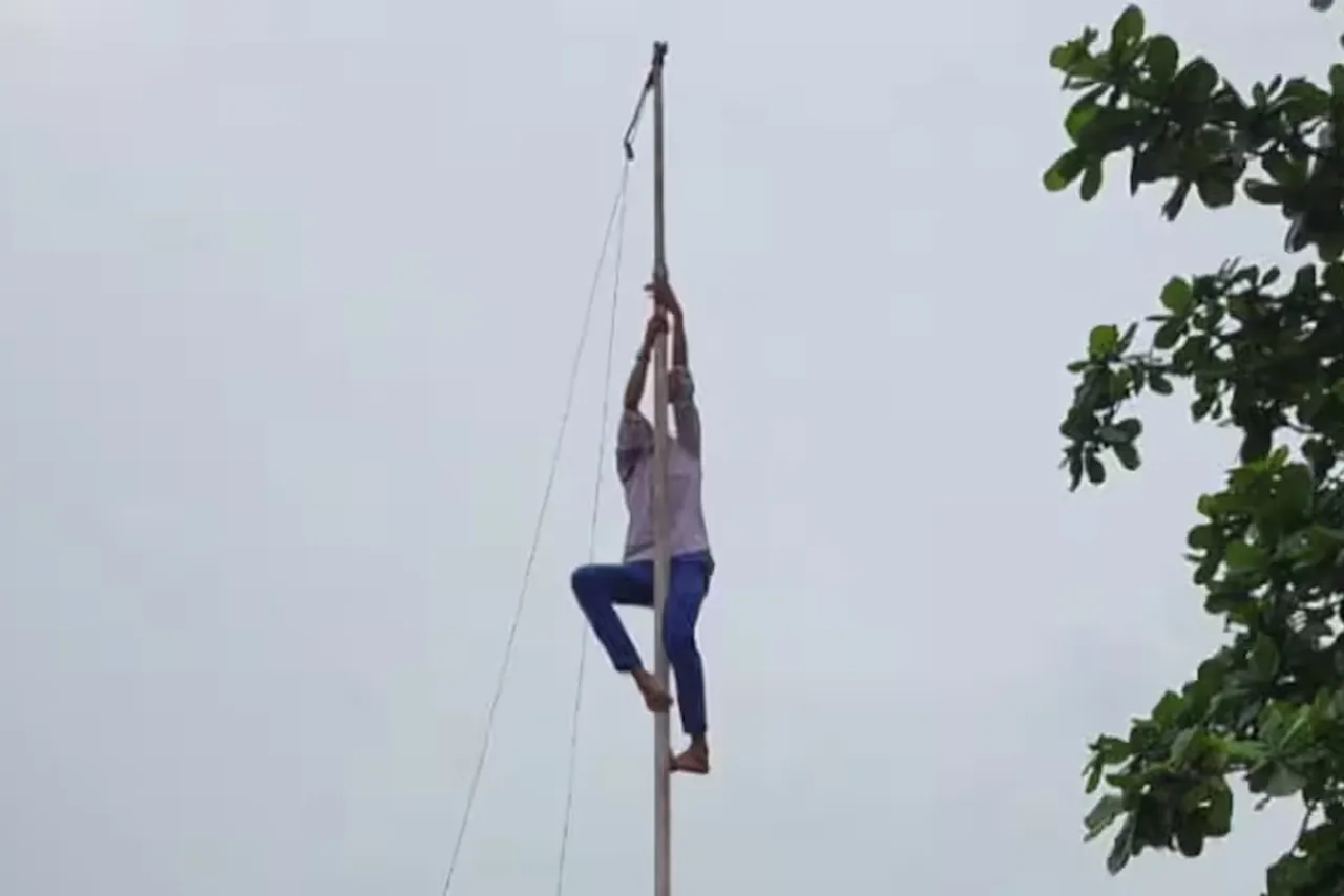 plus two student on pole