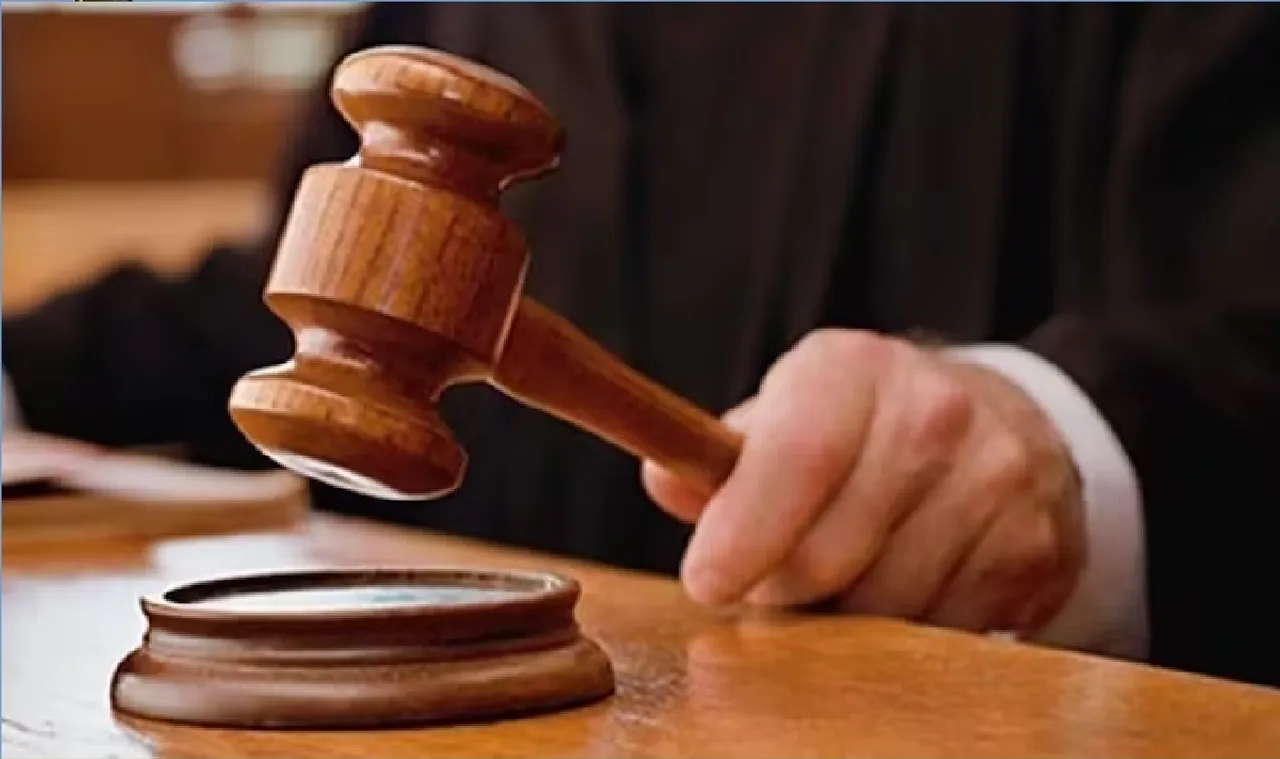 Naval officer, arrested for sending people to South Korea illegally, gets bail