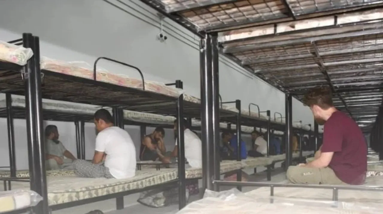 1,000 expats await deportation