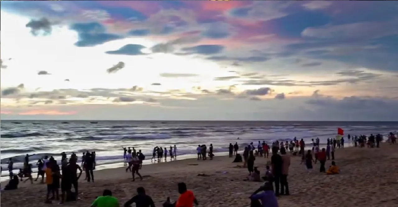 1 dead after tourist boat capsizes off Calangute beach in North Goa