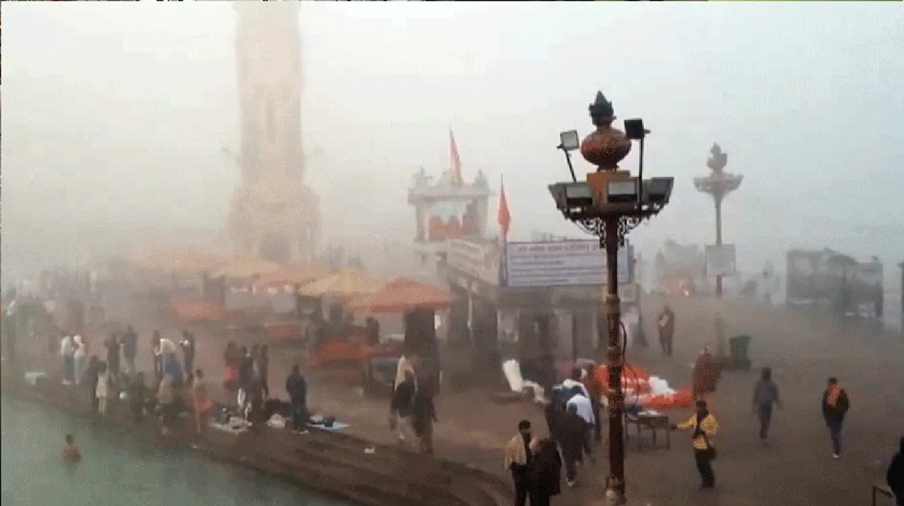 4 dead in Haryana, 250 flights hit in Delhi, as dense fog shrouds north India