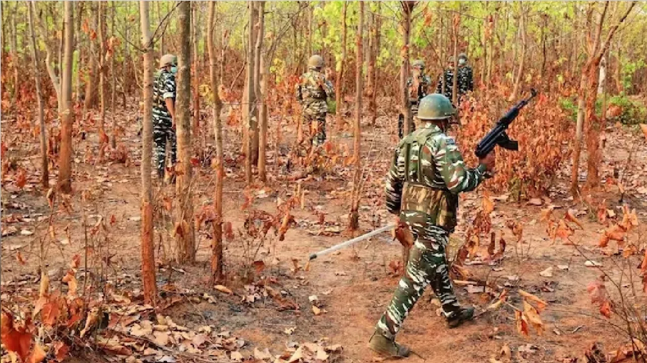 4 Naxals gunned down in encounter with security forces in Chhattisgarh, cop dies