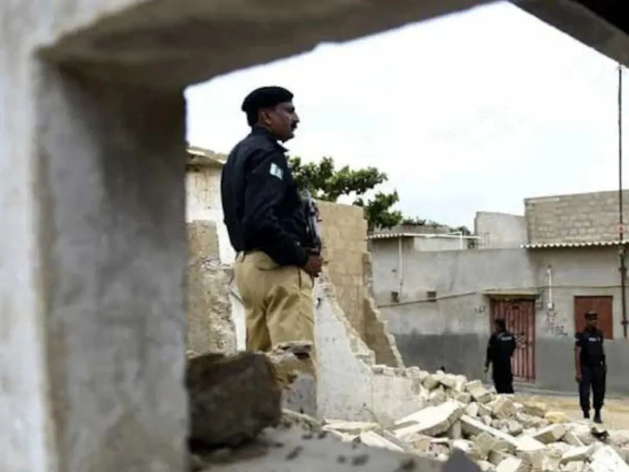 Pakistan Sisters Arrested