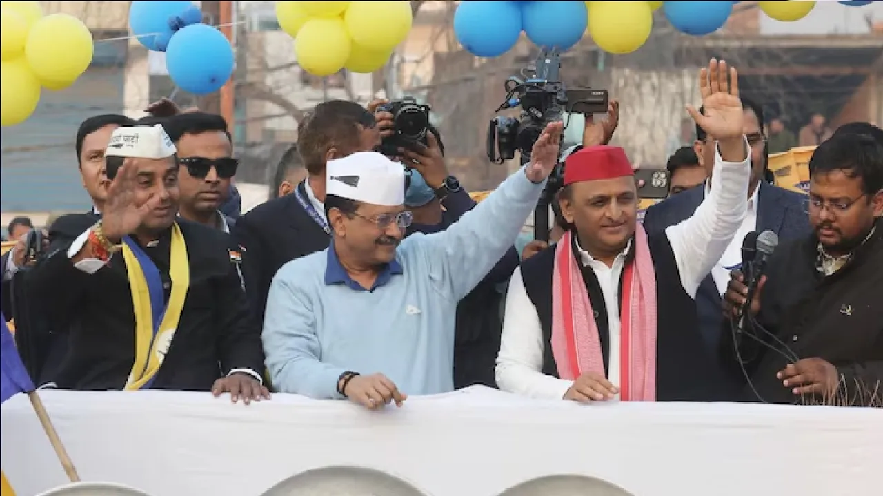 Arvind Kejriwal gets 'param mitra' Akhilesh Yadav's support for Delhi polls