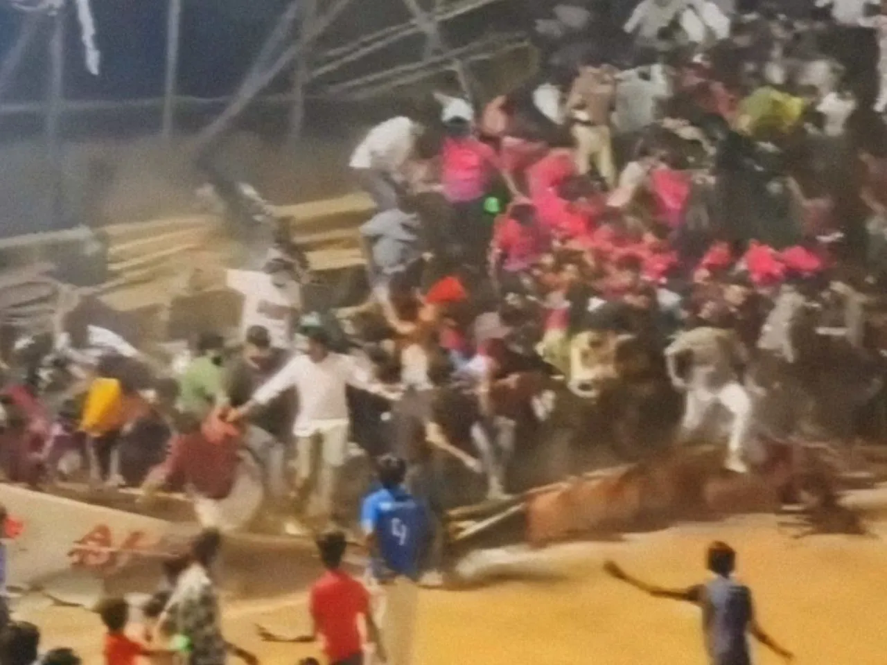 gallery collapse