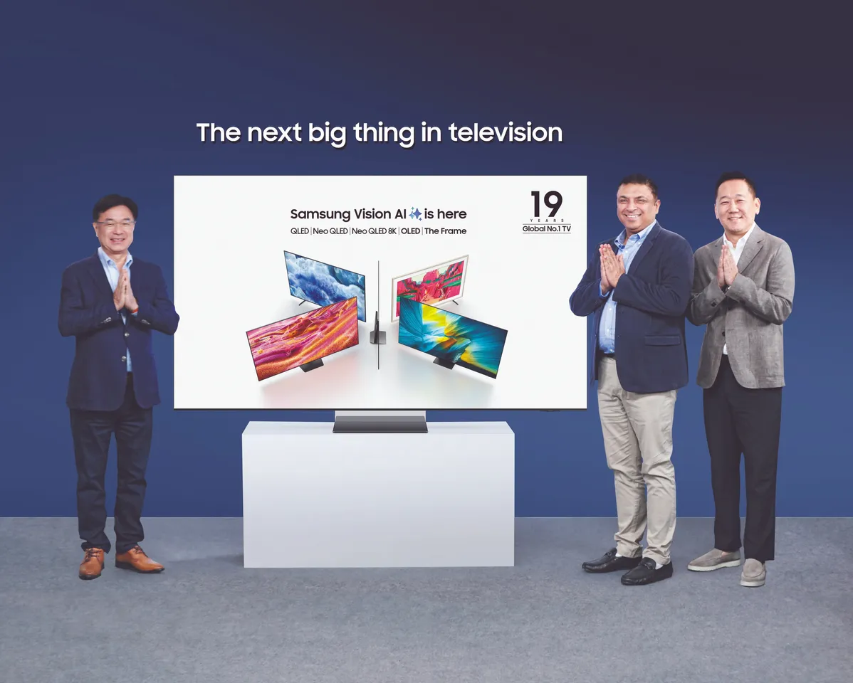 From L-R- JB Park, President and CEO, Samsung Southwest Asia, Viplesh Dang, Senior Director and Mike Chu, Corporate Vice President, Visual Display Business, Samsung India
