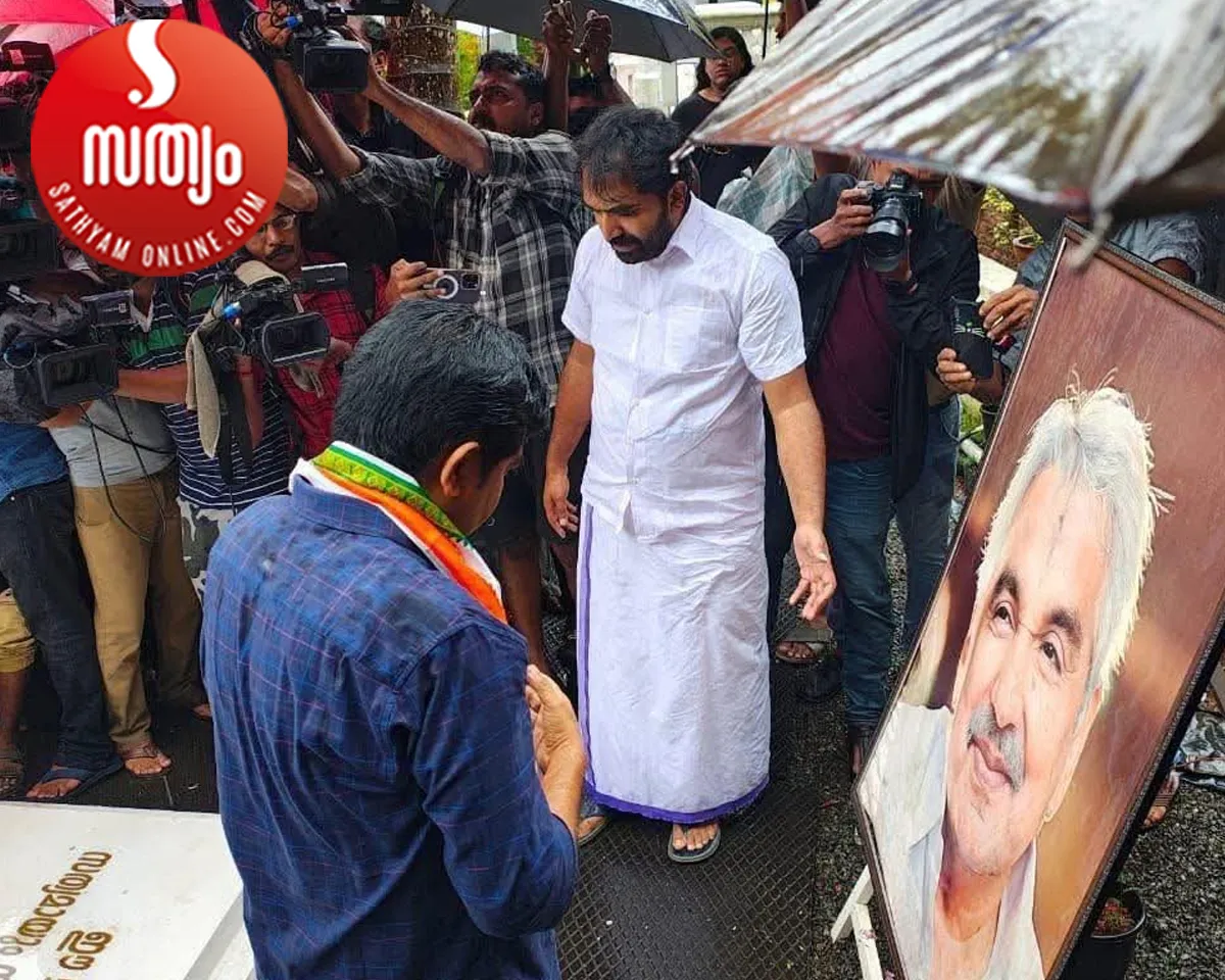 aryadan shoukath at umman chandy's tomb